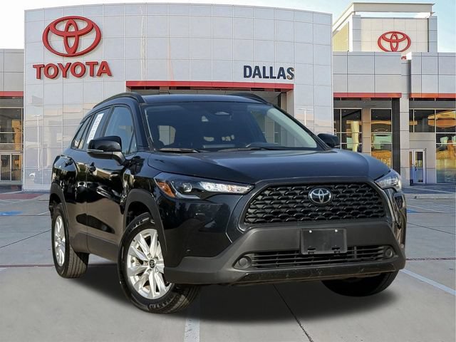 Used 2025 Toyota Corolla Cross LE FWD image 1