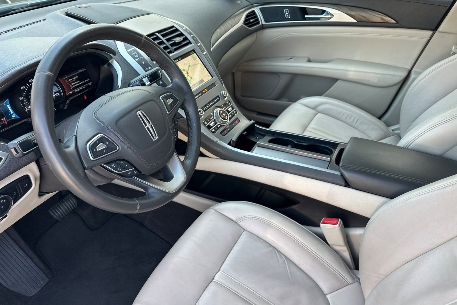 Used 2019 Lincoln MKZ Reserve FWD image 9