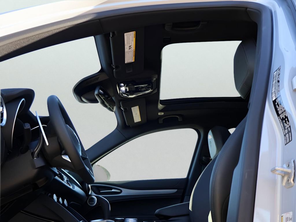 New 2025 Alfa Romeo Stelvio Sprint image 39