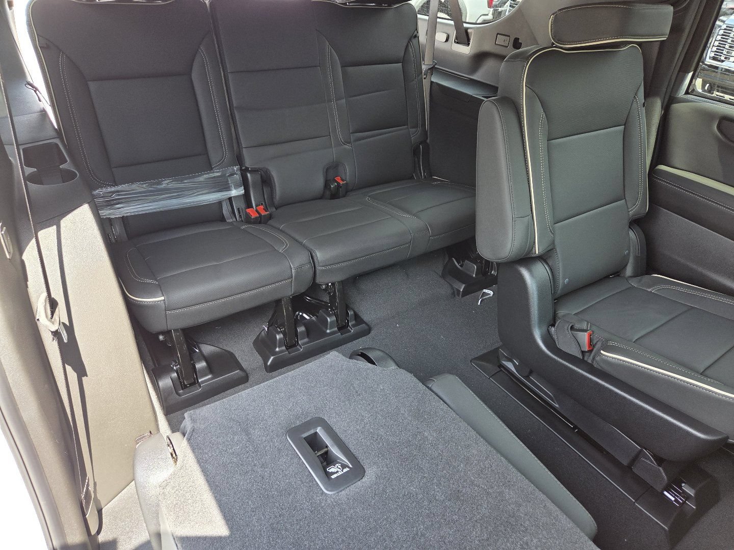 New 2026 GMC Yukon XL Elevation w/ LPO, Elevation Black Package AWD/4WD image 25