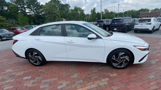 Used 2024 Hyundai Elantra Limited FWD image 2