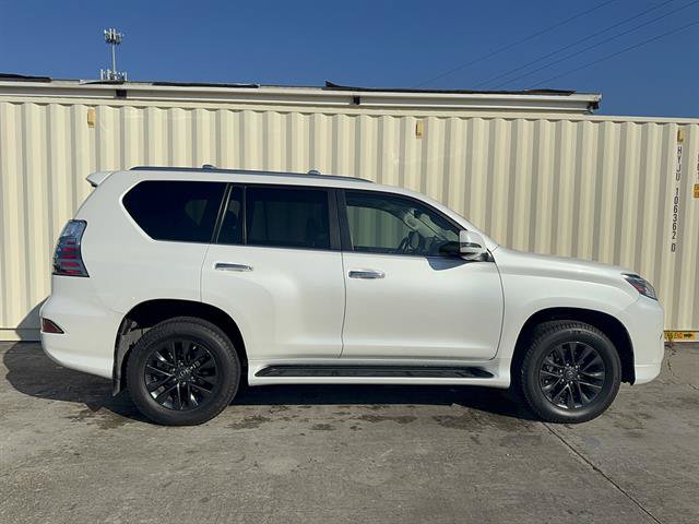Used 2023 Lexus GX 460 Premium w/ Premium Plus Package AWD/4WD image 2