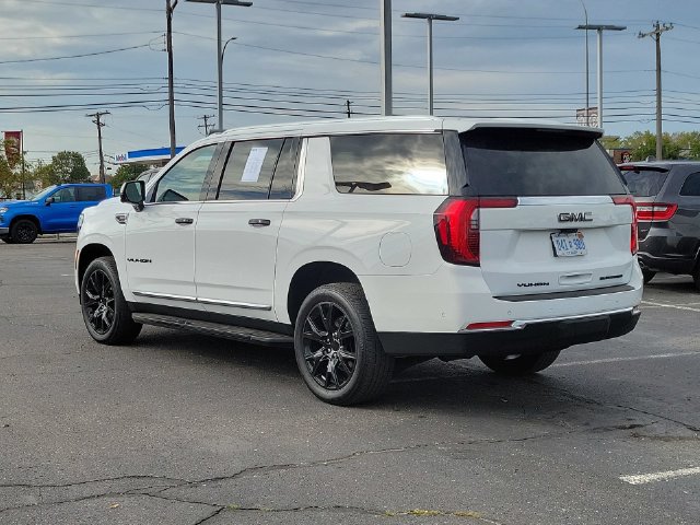 Used 2025 GMC Yukon XL Elevation w/ Elevation Premium Package AWD/4WD image 6