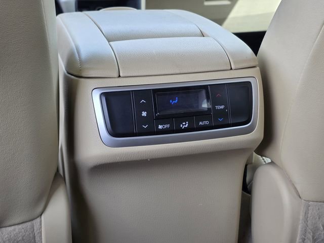 Used 2017 Toyota Highlander XLE AWD/4WD image 18