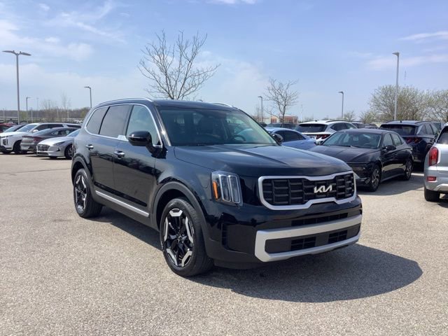Used 2025 Kia Telluride S FWD image 3