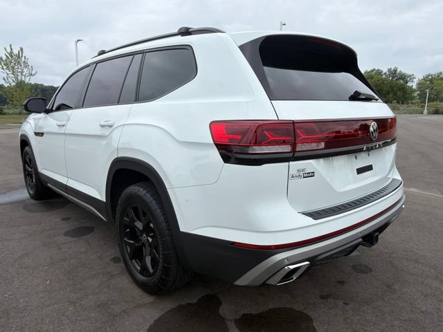 Used 2024 Volkswagen Atlas Peak Edition SE AWD/4WD image 17