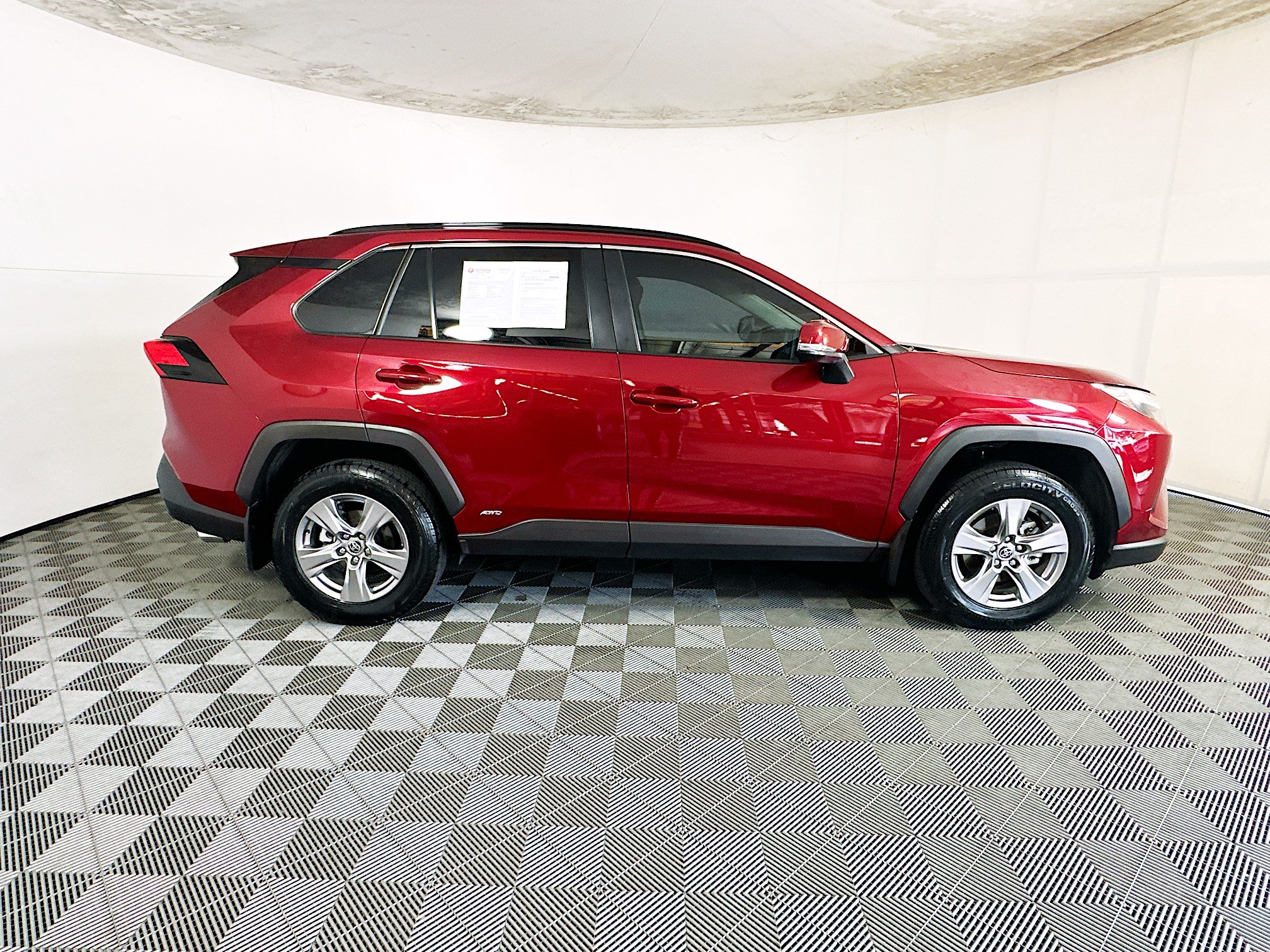 Used 2025 Toyota RAV4 LE AWD/4WD image 2