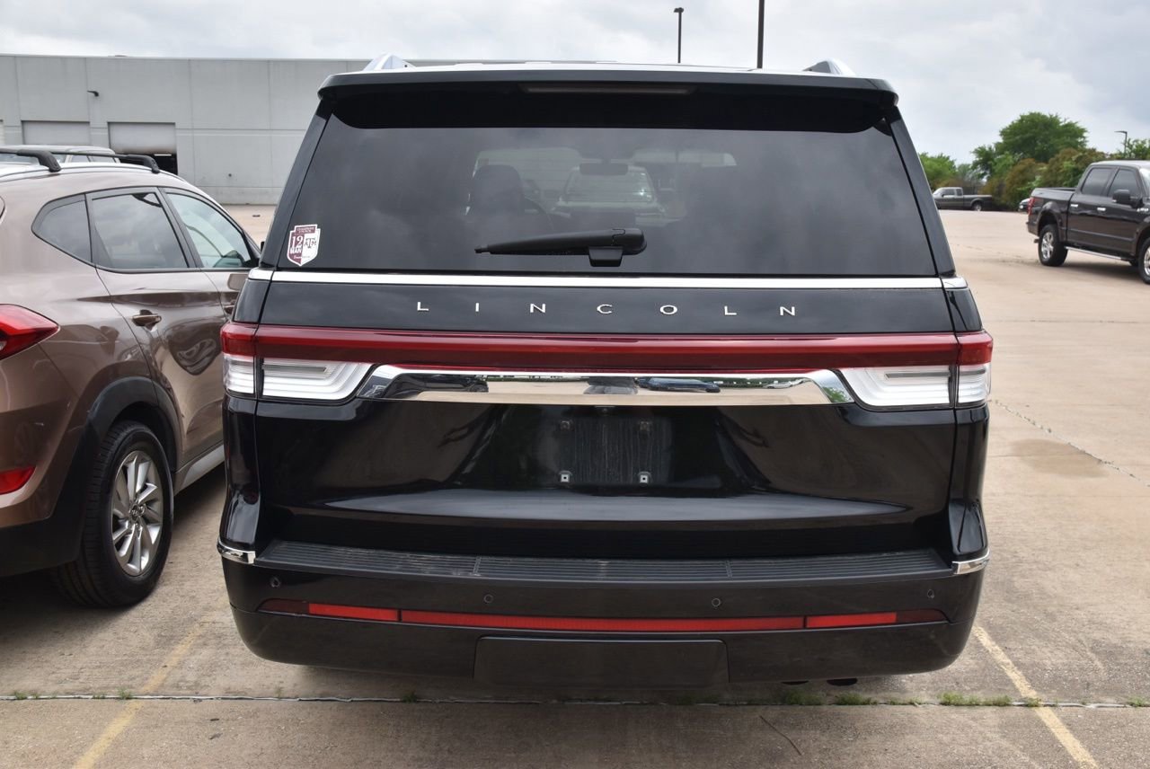 Used 2023 Lincoln Navigator Reserve image 7