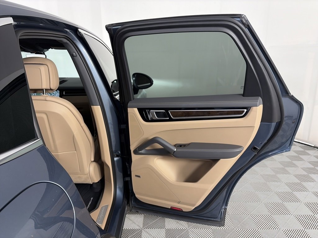 Used 2020 Porsche Cayenne S image 26