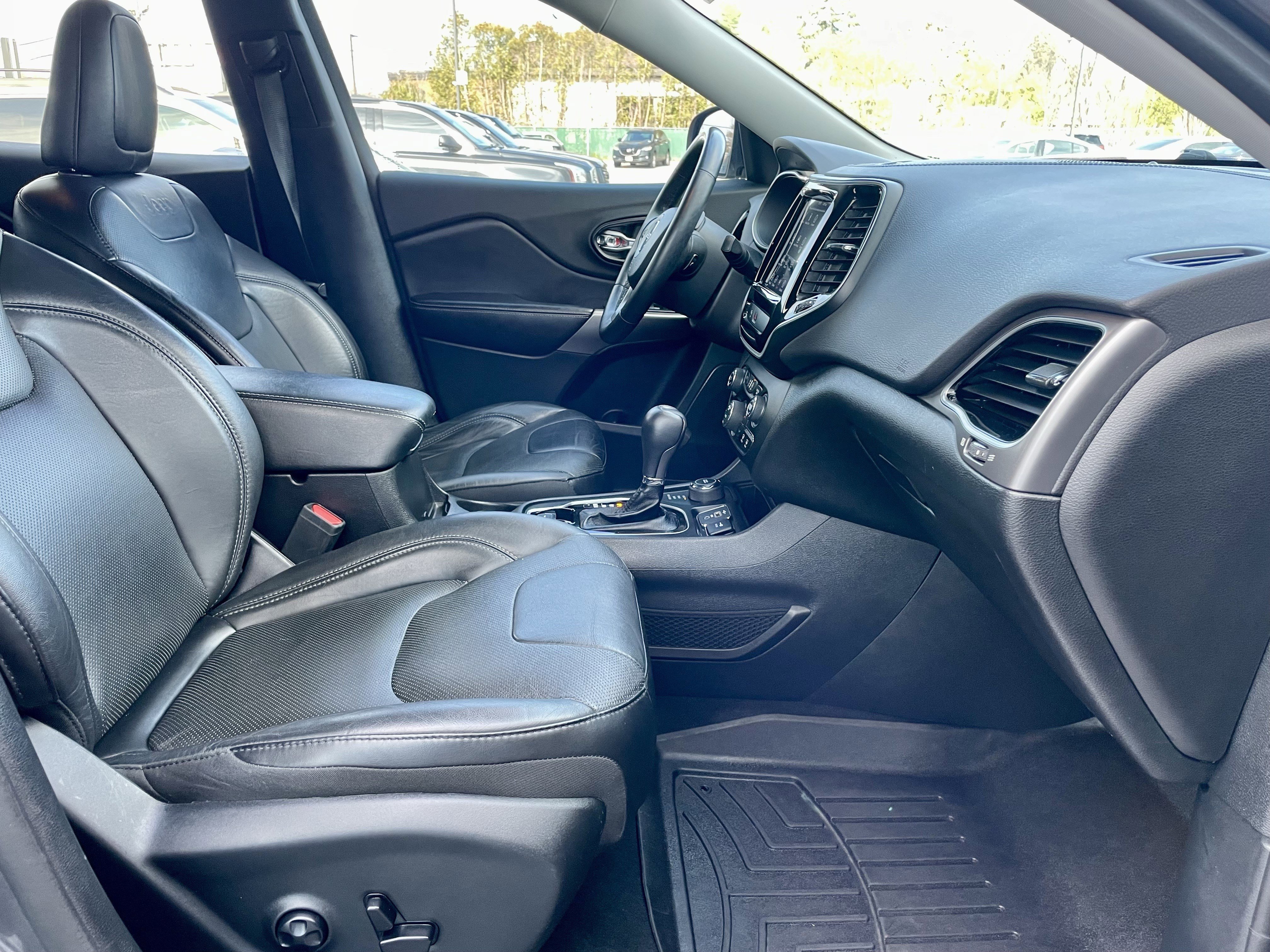 Used 2019 Jeep Cherokee Limited image 15
