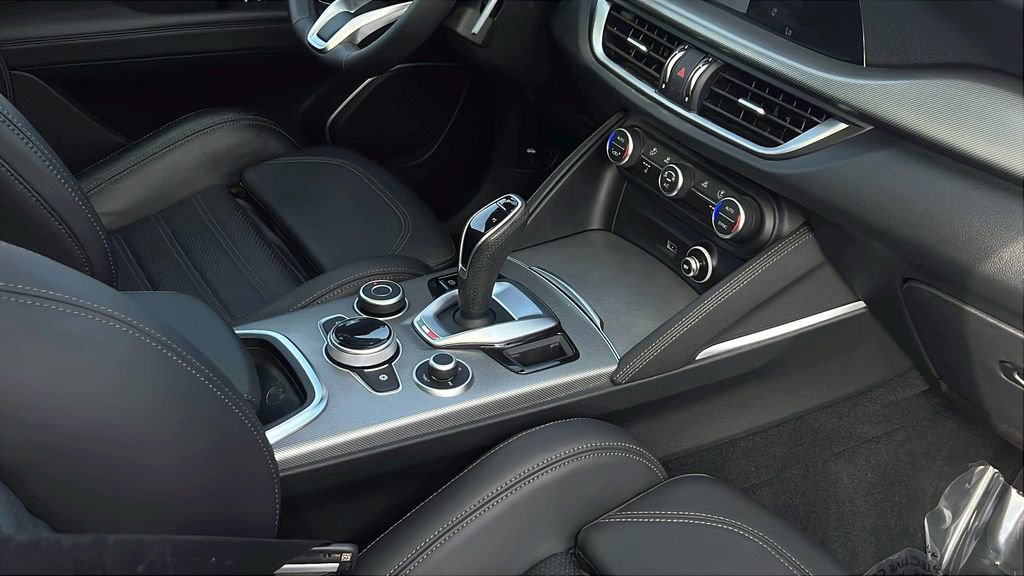 Used 2023 Alfa Romeo Stelvio Veloce image 13