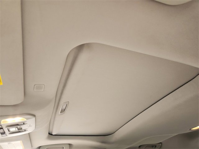 Used 2021 Toyota Highlander XLE FWD image 26