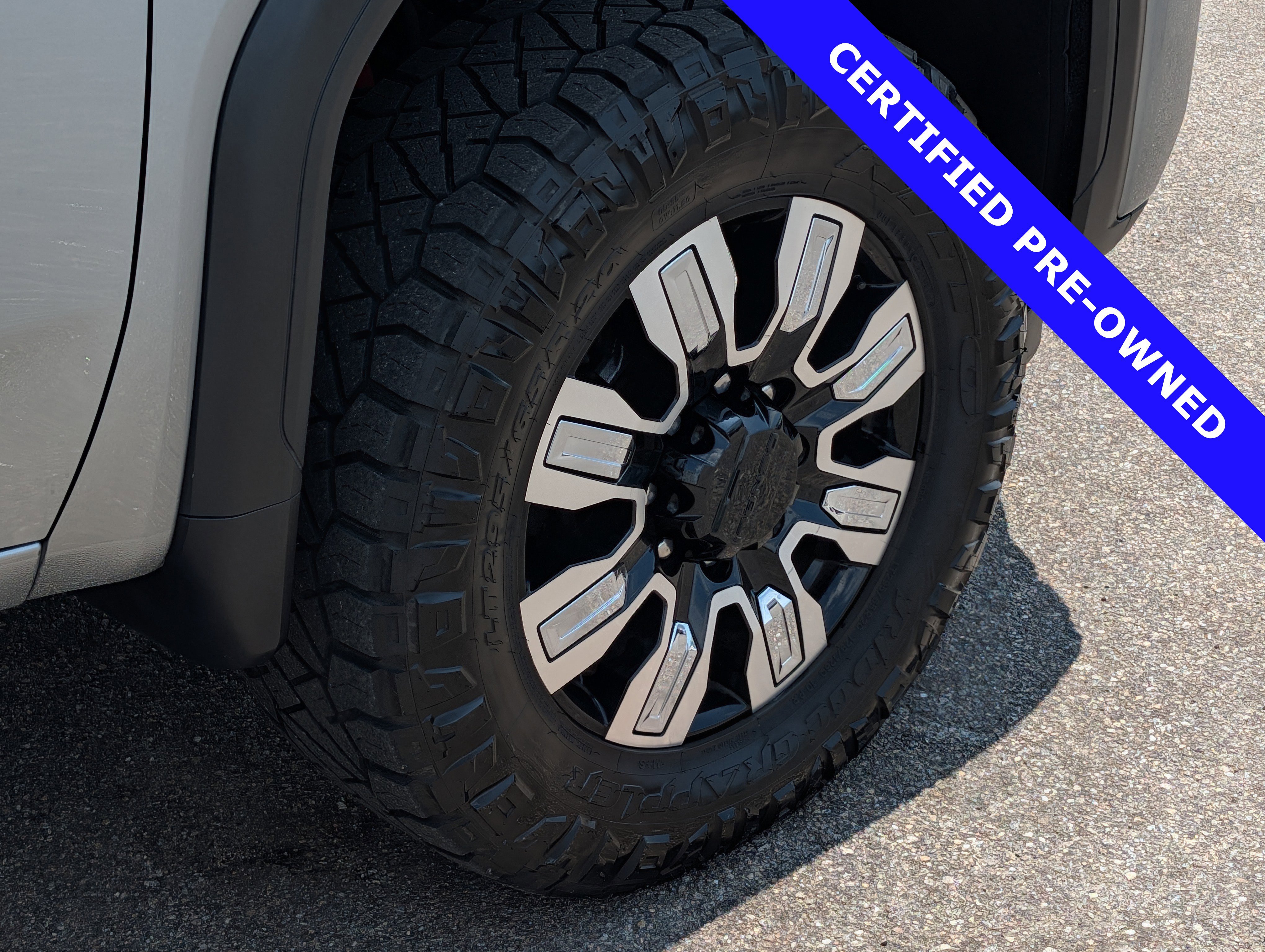 Used 2024 GMC Sierra 2500 Denali w/ Denali Reserve Package AWD/4WD image 12