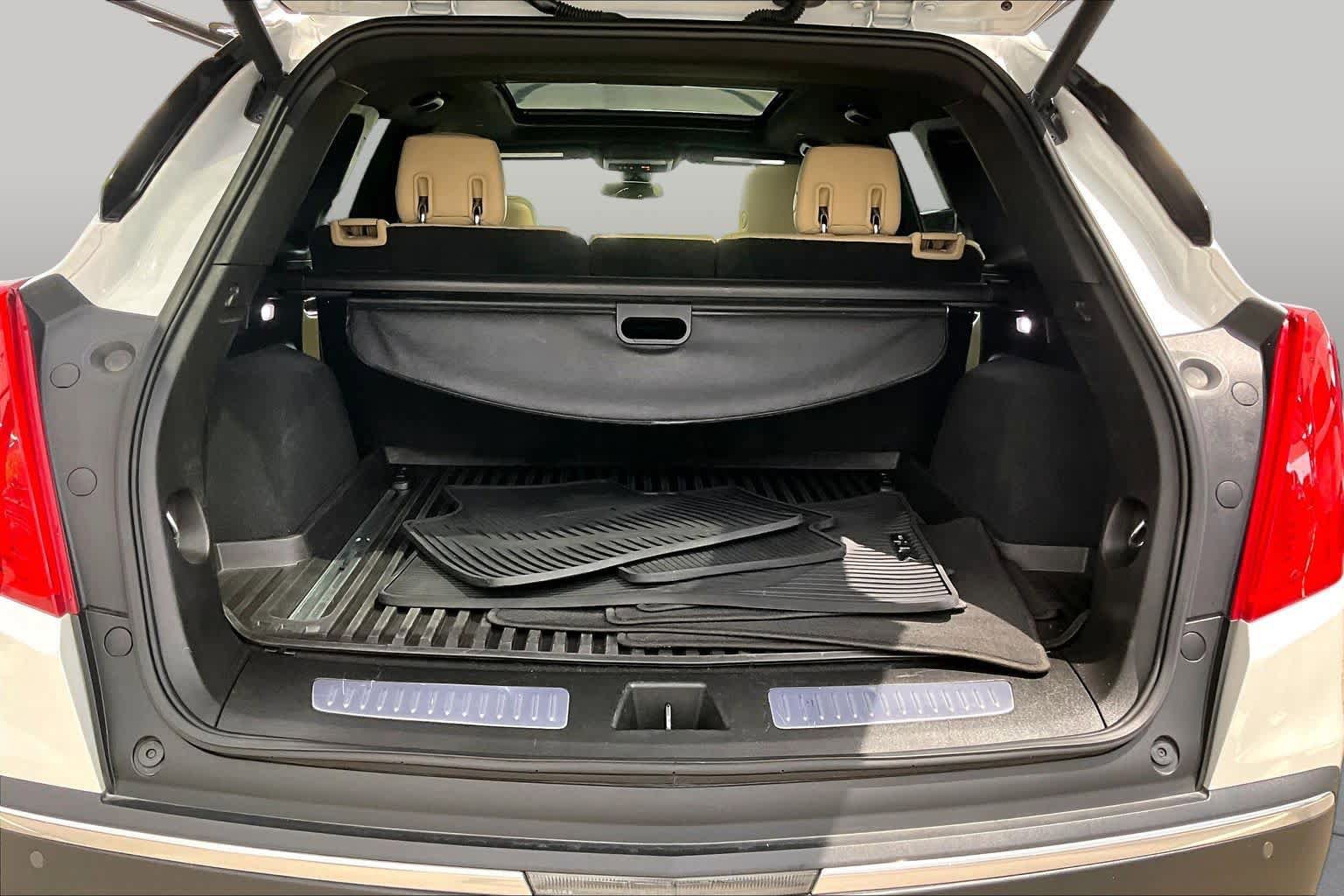 Used 2018 Cadillac XT5 Luxury w/ Driver Awareness Package FWD image 36
