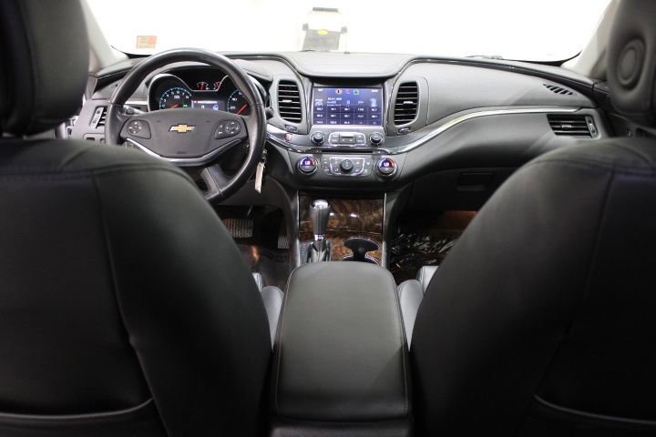 Used 2014 Chevrolet Impala LT w/ Convenience Package image 32