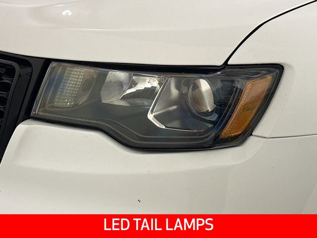 Used 2018 Jeep Grand Cherokee Laredo image 16
