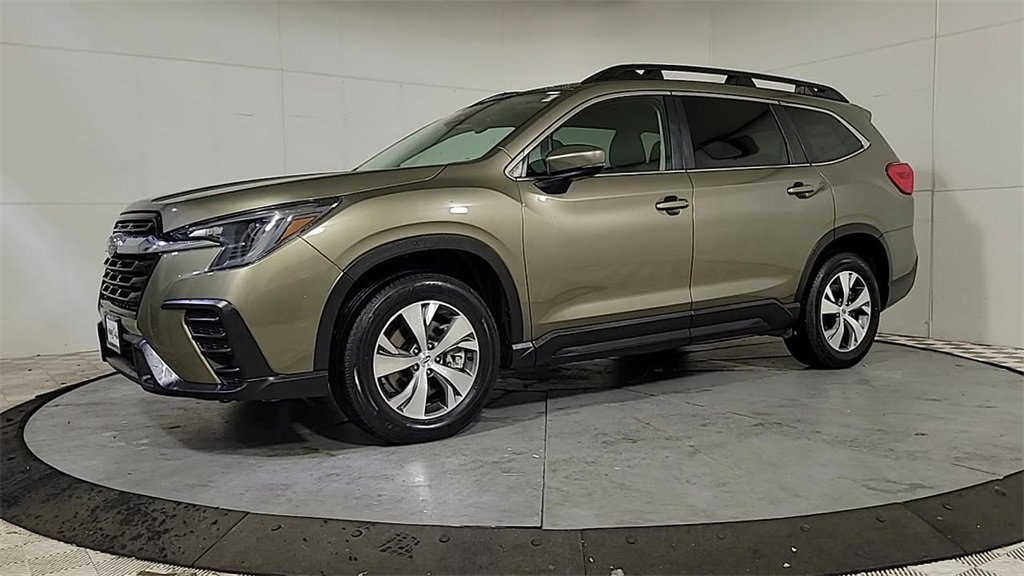 Used 2024 Subaru Ascent Premium w/ Convenience Package image 4