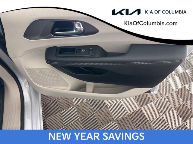 Used 2023 Chrysler Pacifica Touring-L image 19