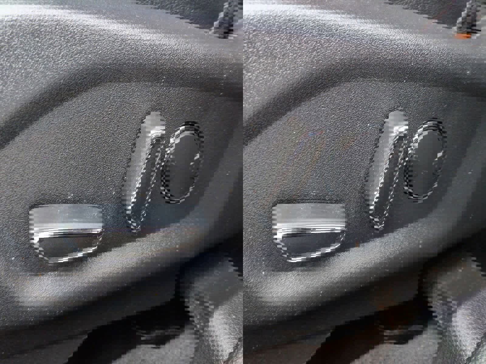 Certified 2018 Ford Explorer XLT w/ Equipment Group 202A image 18