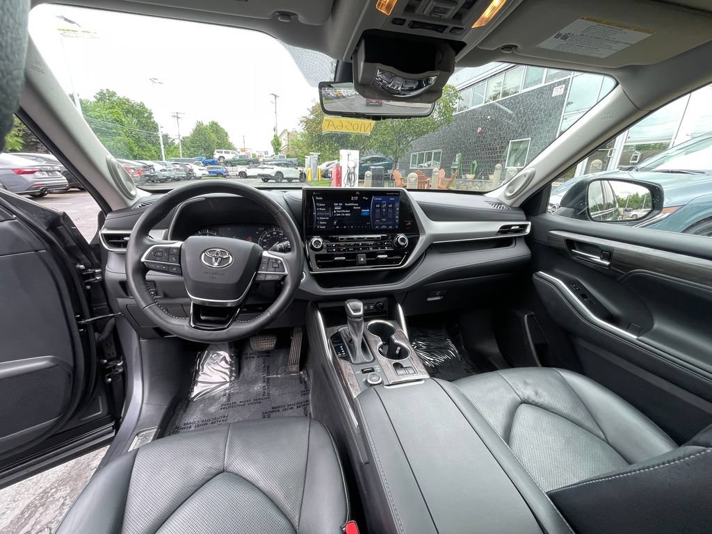 Used 2021 Toyota Highlander Platinum AWD/4WD image 12