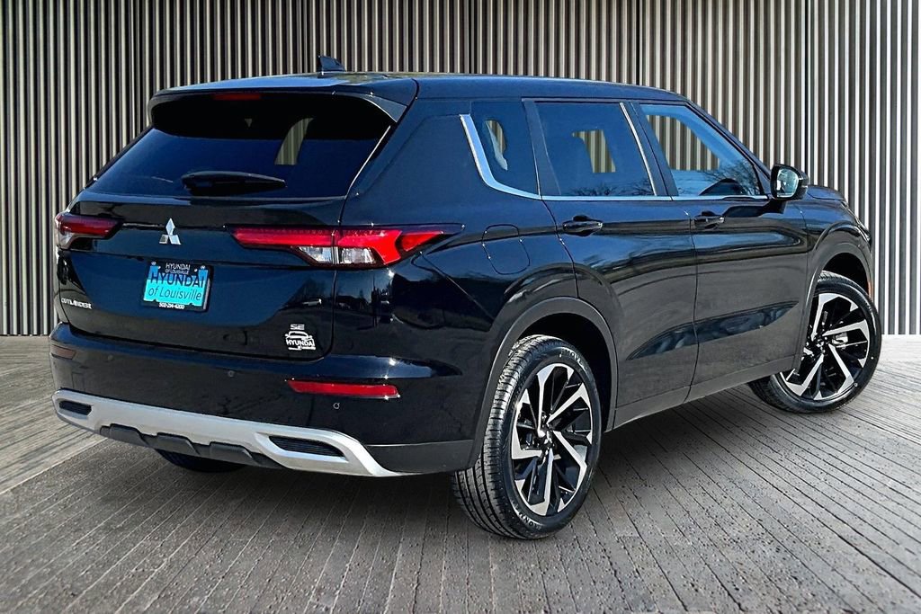 Used 2022 Mitsubishi Outlander SE image 14