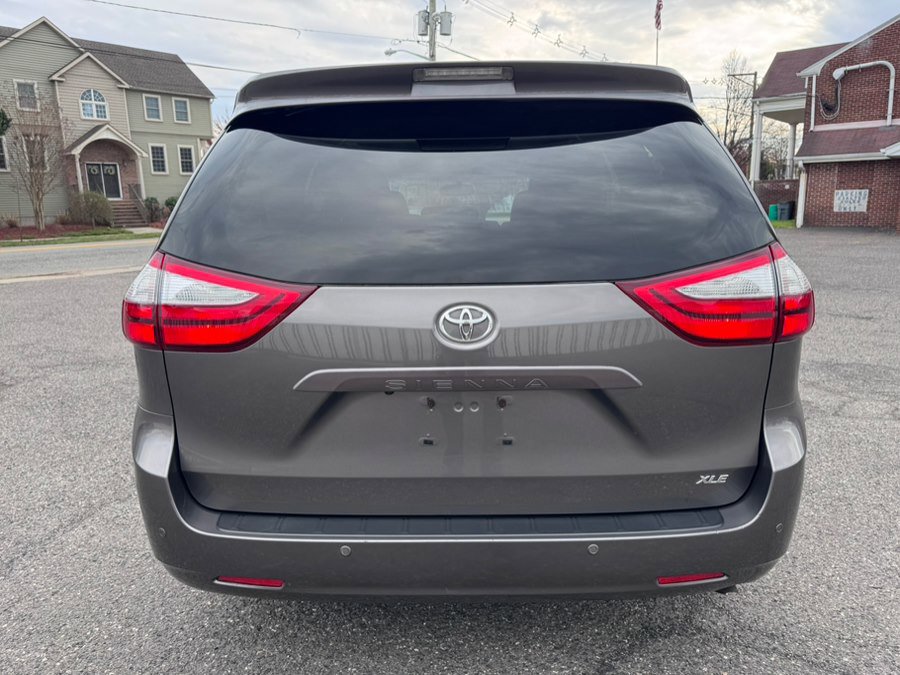 Used 2017 Toyota Sienna XLE Premium image 5