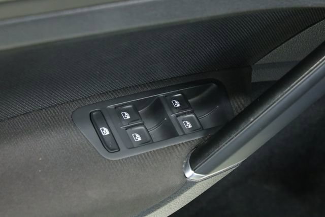 Used 2019 Volkswagen Golf 4-Door image 29