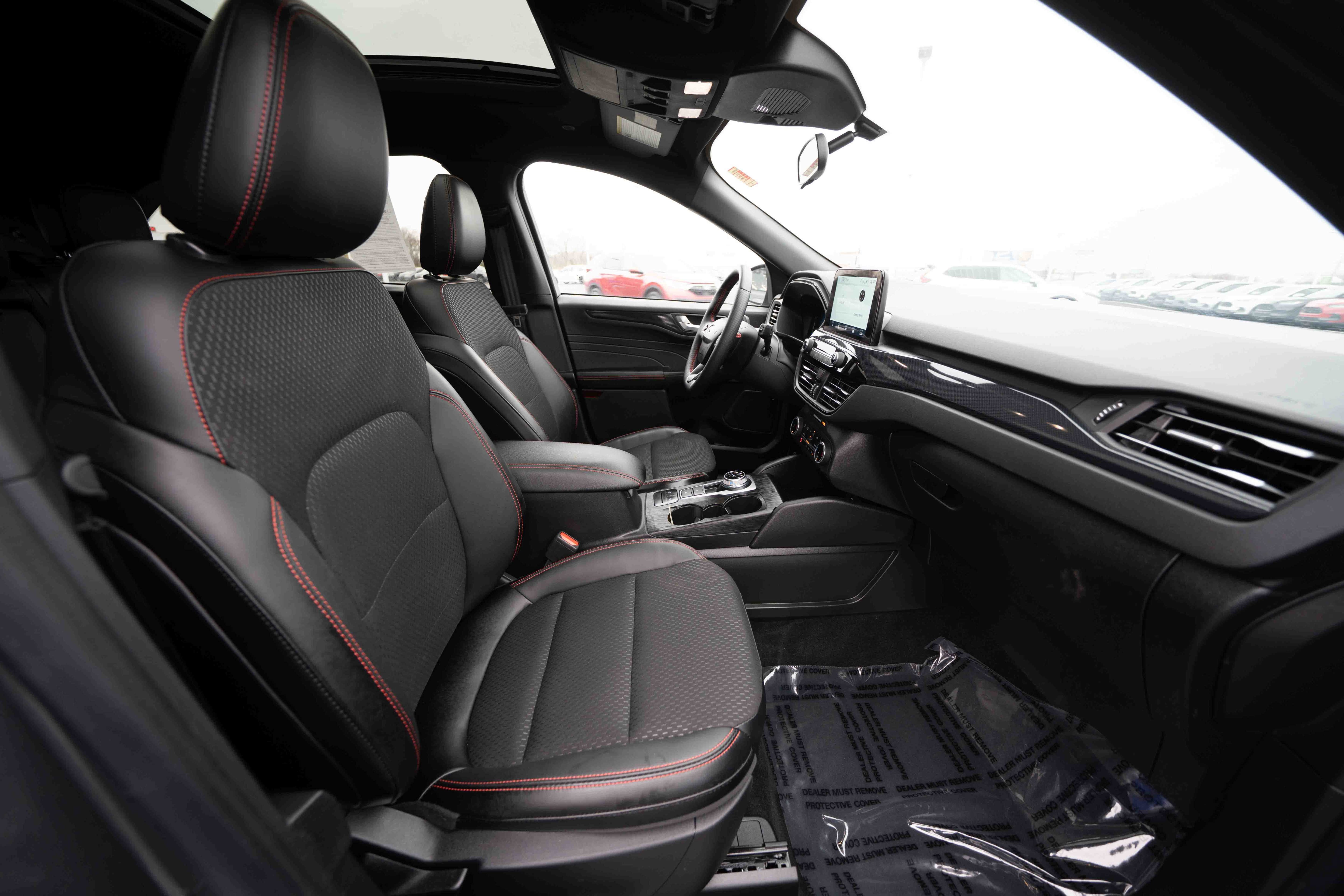 Used 2025 Ford Escape ST-Line w/ Cold Weather Package image 27