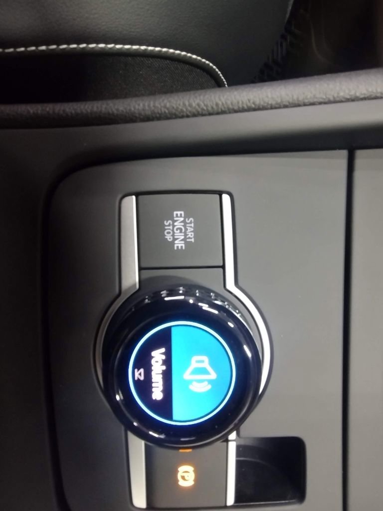 New 2026 Volkswagen Tiguan SE image 32