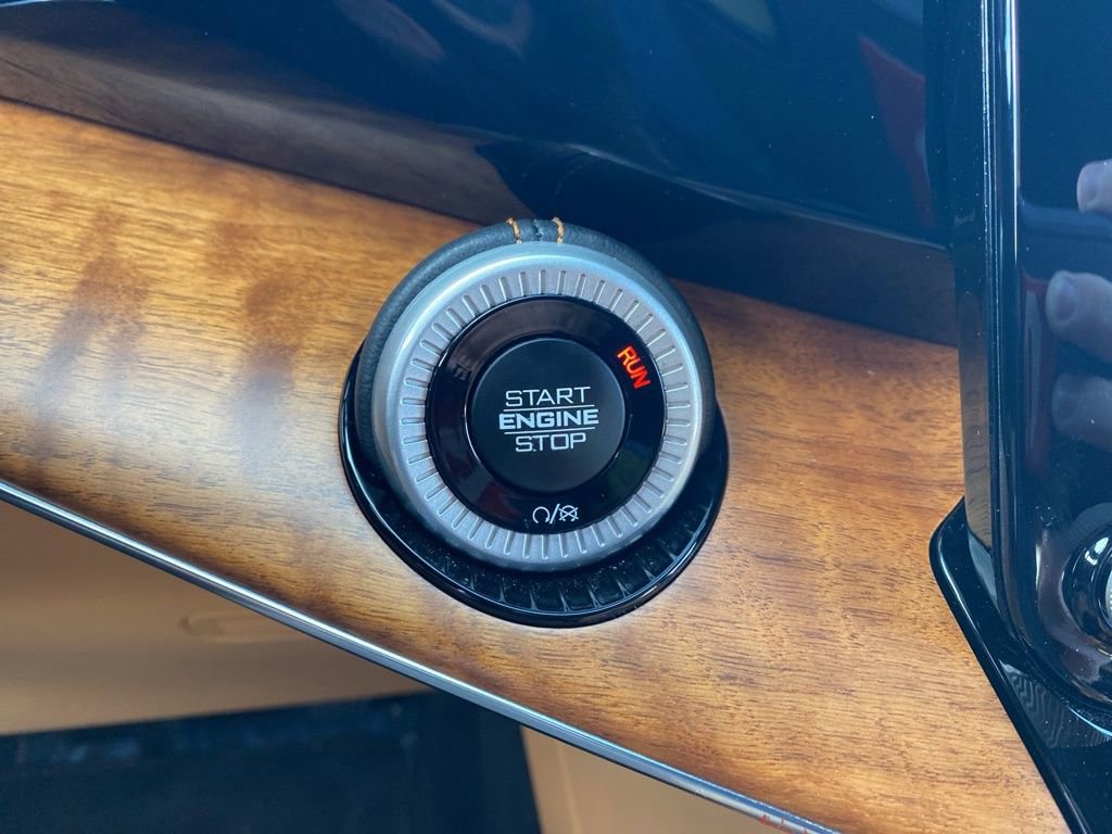 Used 2022 Jeep Grand Wagoneer Series III image 23