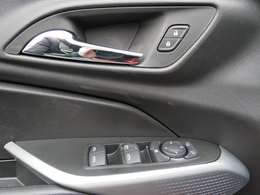New 2026 Chevrolet Trax LS w/ LS Convenience Package FWD image 16