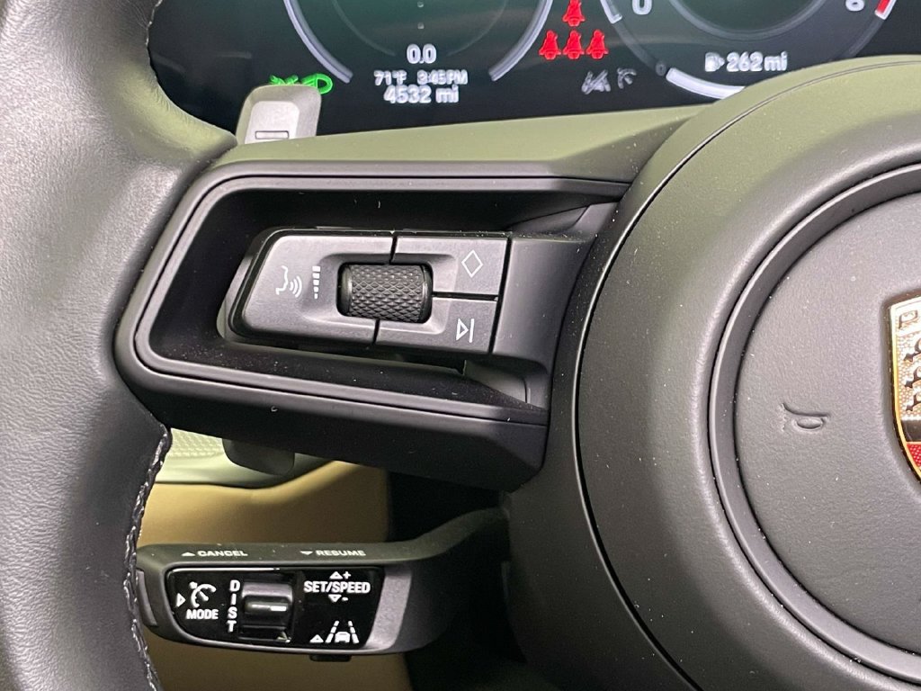 Certified 2024 Porsche Cayenne AWD/4WD image 39