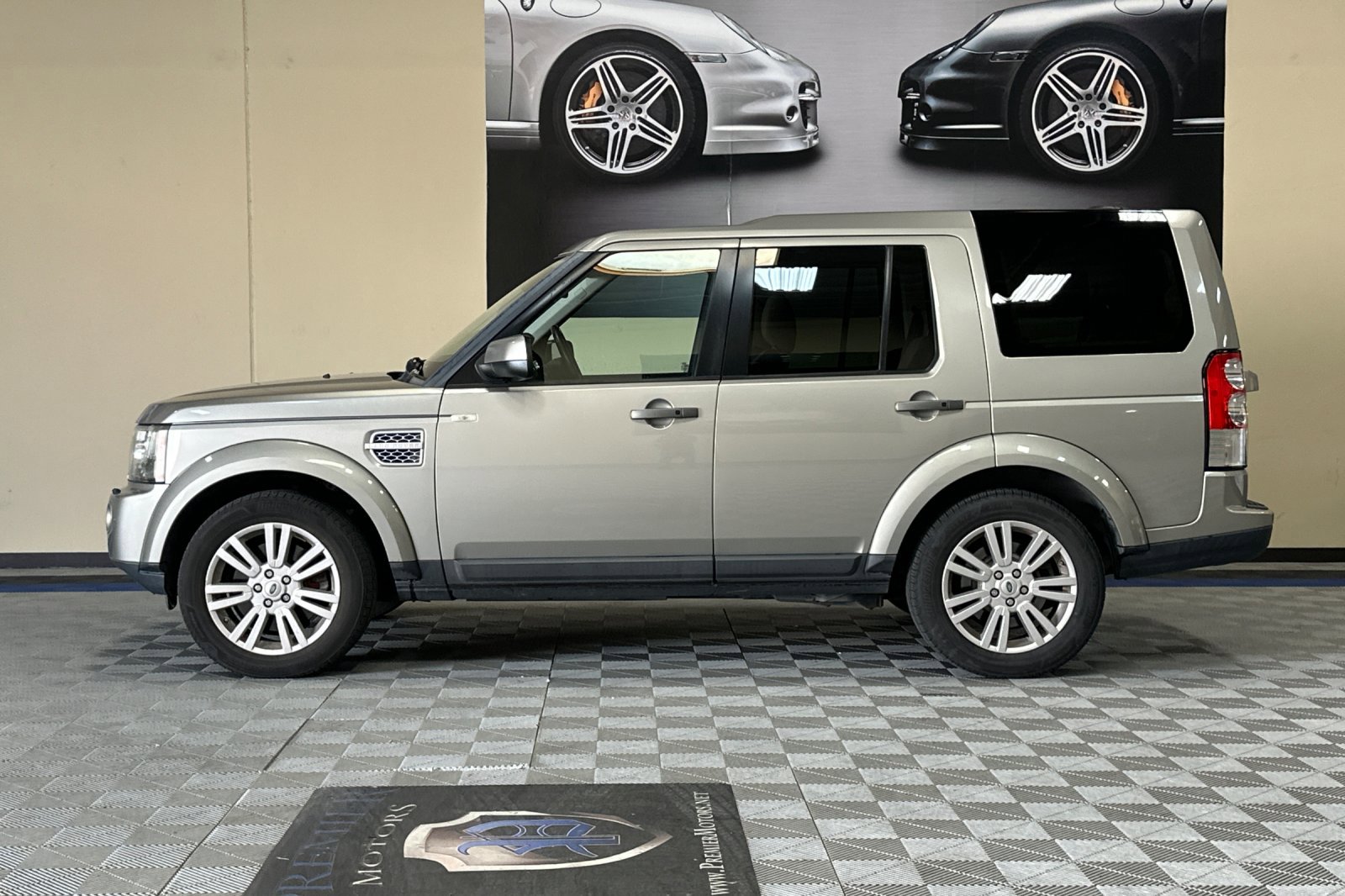 Used 2011 Land Rover LR4 HSE LUX AWD/4WD image 7