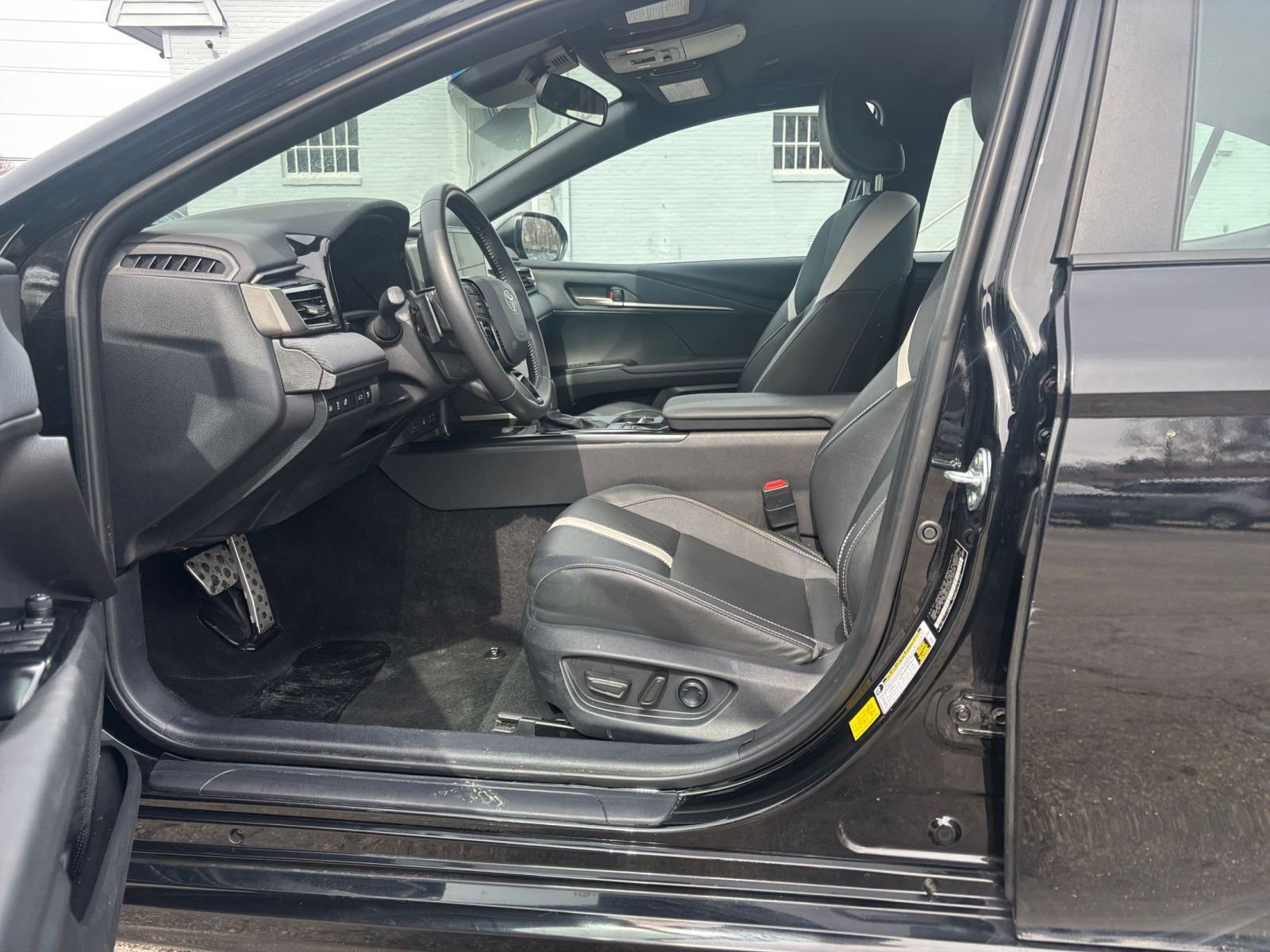 Used 2025 Toyota Camry SE image 24