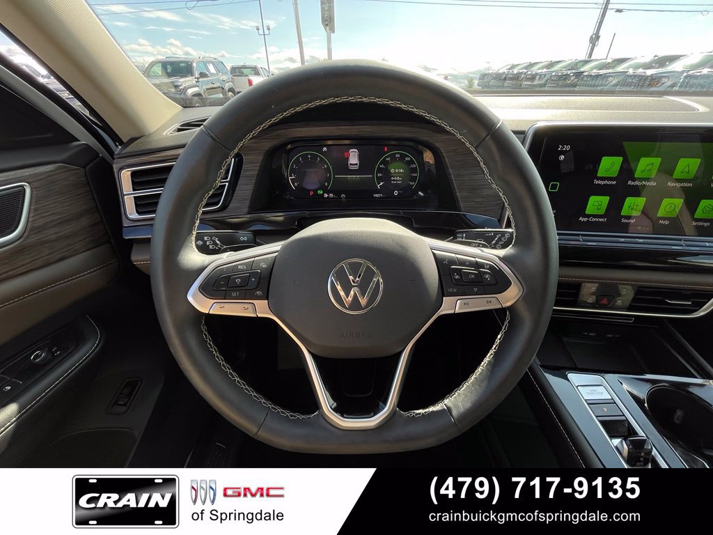 Used 2024 Volkswagen Atlas SEL AWD/4WD image 14