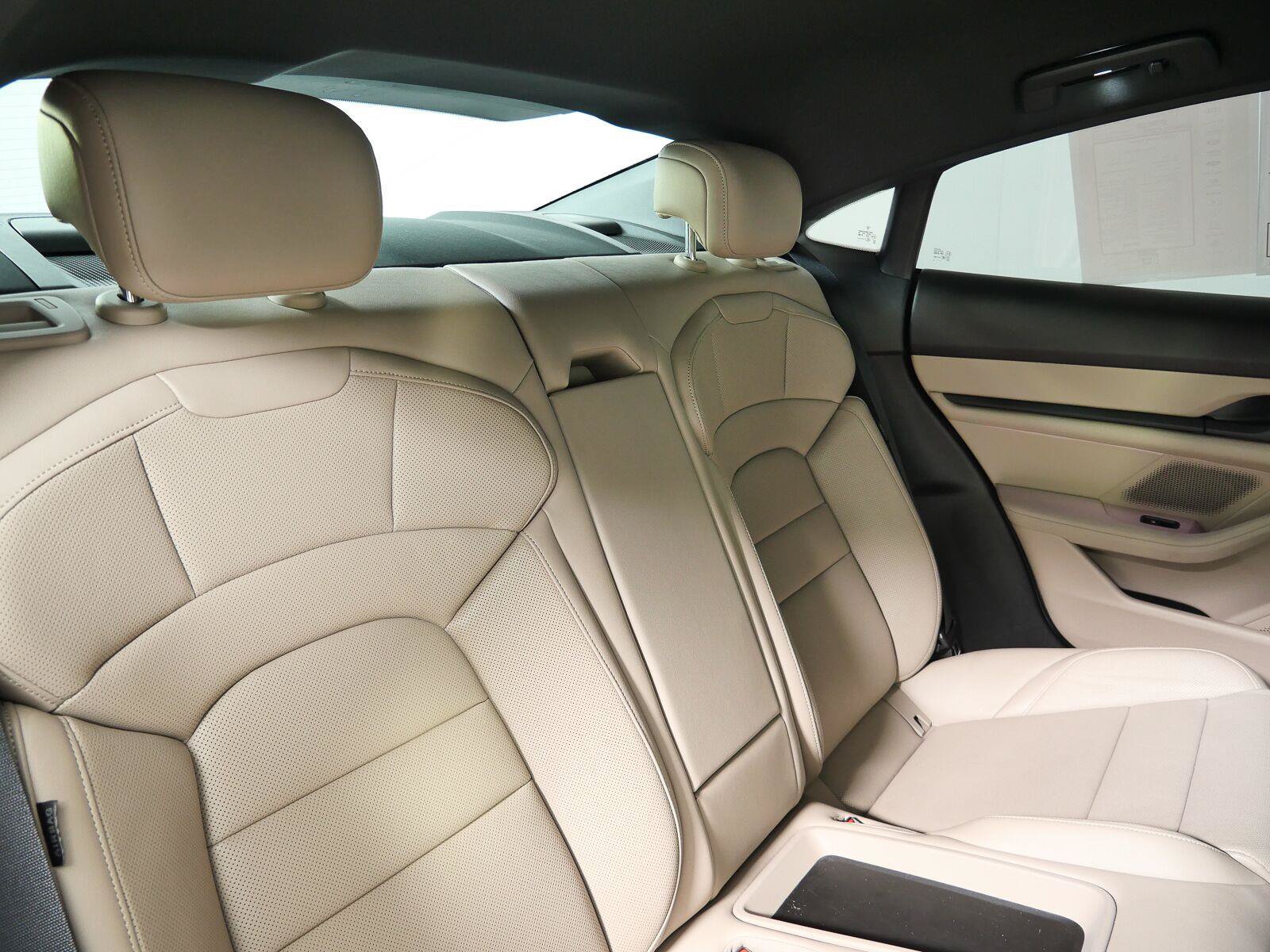 Used 2023 Porsche Taycan RWD image 18
