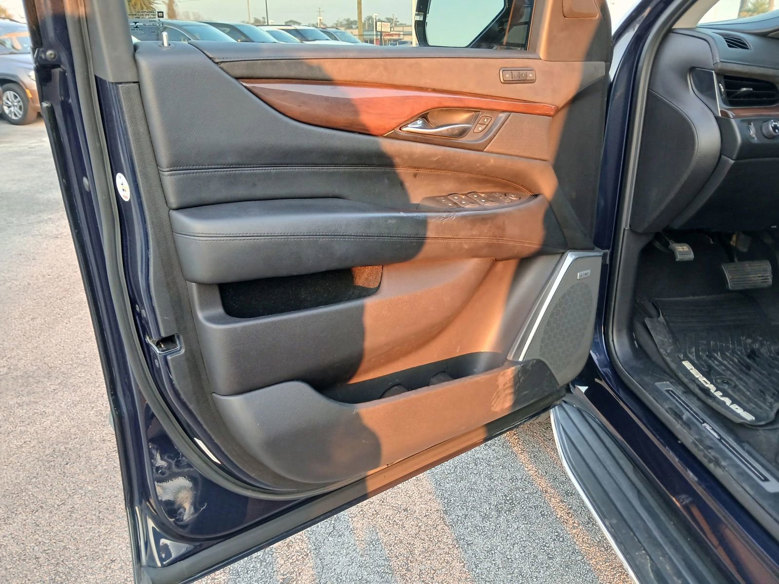 Used 2019 Cadillac Escalade 2WD image 8