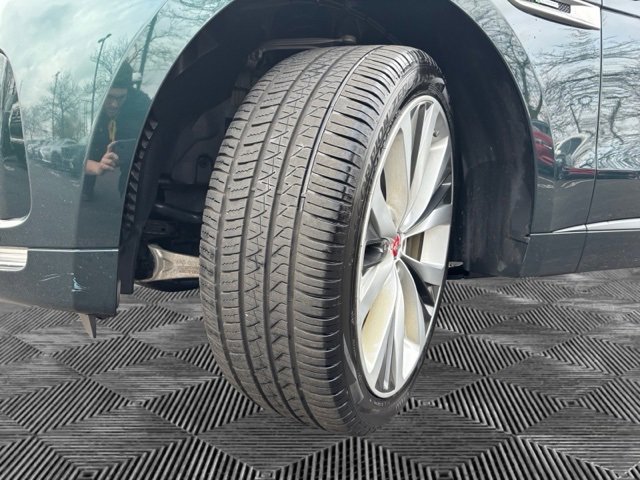 Used 2018 Jaguar F-PACE R-Sport image 27