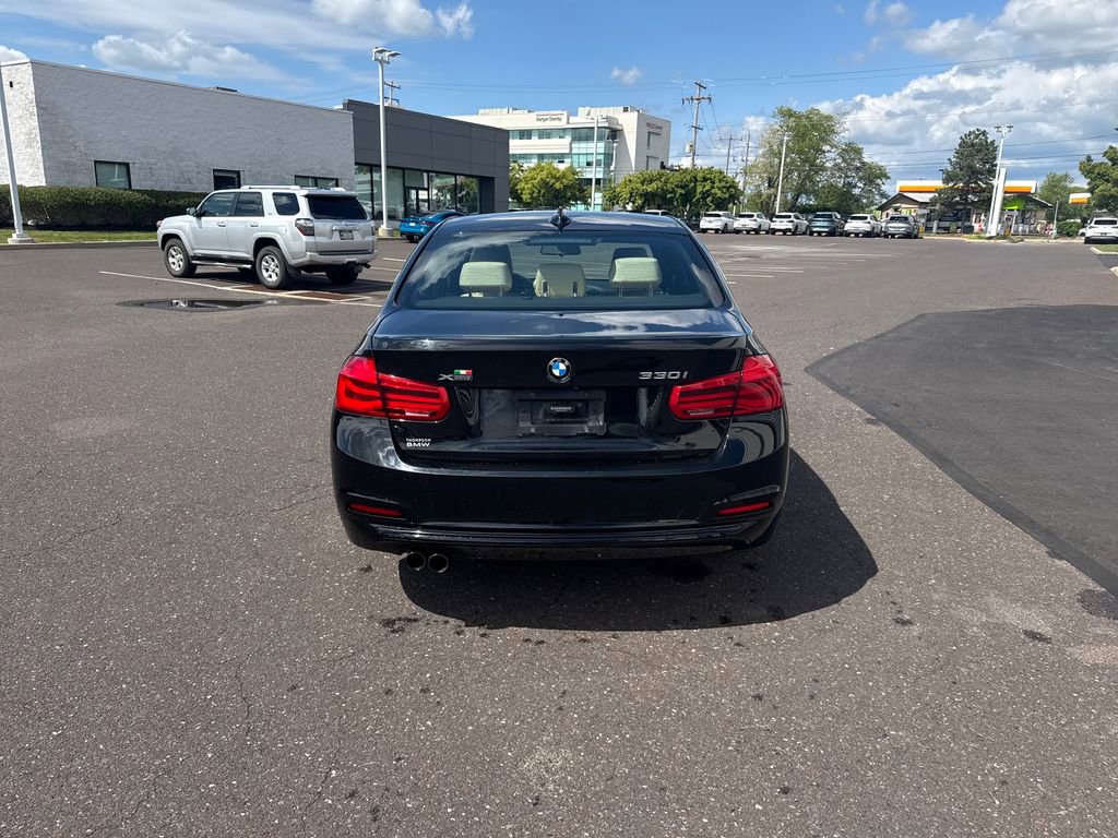 Used 2018 BMW 330i xDrive Sedan w/ Premium Package AWD/4WD image 4