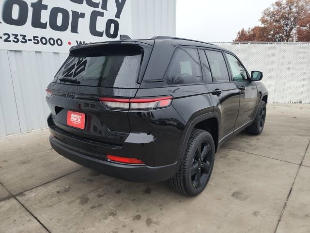New 2025 Jeep Grand Cherokee Limited w/ Black Appearance Package image 18