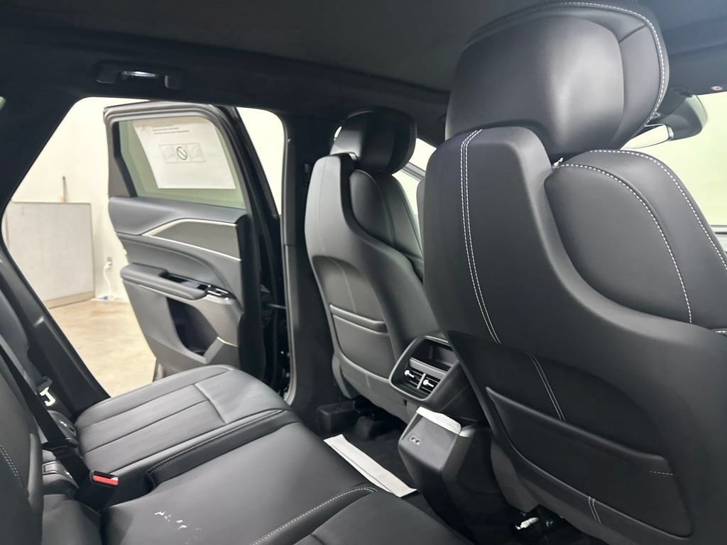 New 2026 Cadillac Lyriq Luxury AWD/4WD image 20