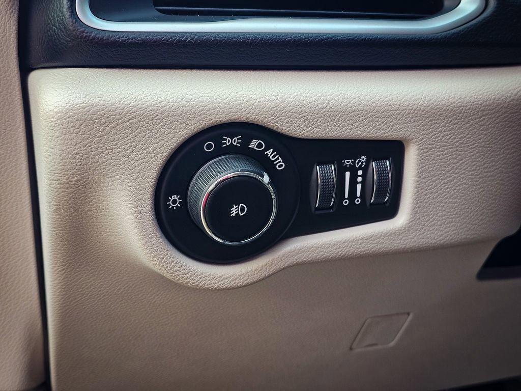 Used 2018 Chrysler Pacifica Touring Plus image 14