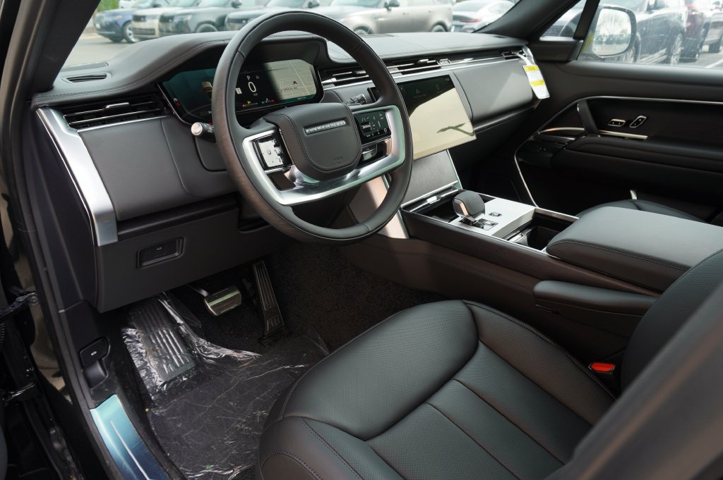 New 2026 Land Rover Range Rover Long Wheelbase SE AWD/4WD image 12