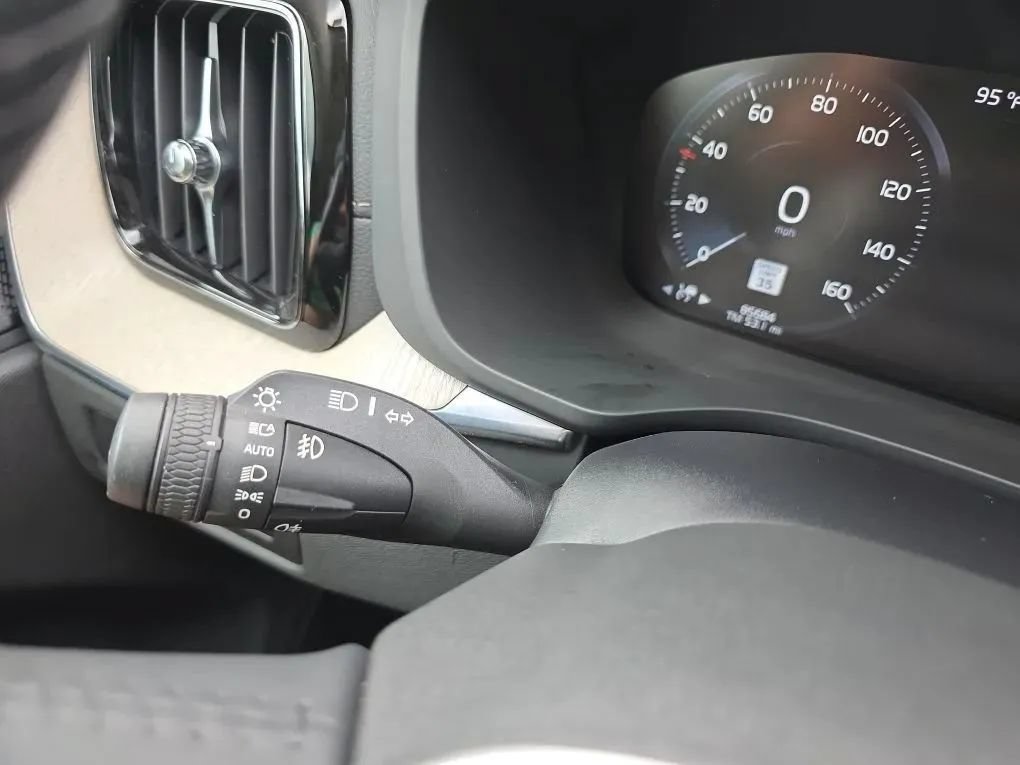 Used 2021 Volvo XC60 T5 Inscription w/ Advanced Package FWD image 22