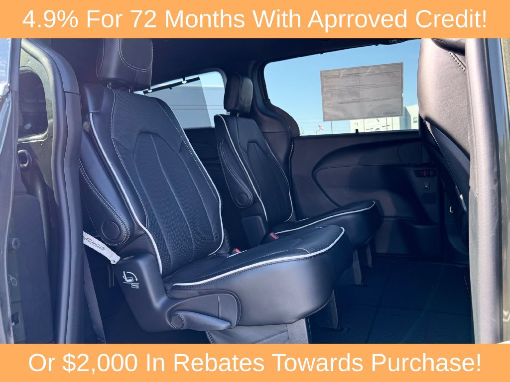 New 2027 Chrysler Pacifica Limited FWD image 12