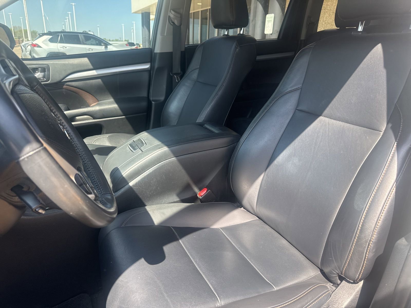 Used 2019 Toyota Highlander XLE image 10