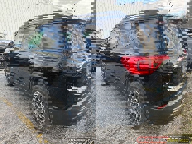 Used 2017 GMC Acadia SLT image 4