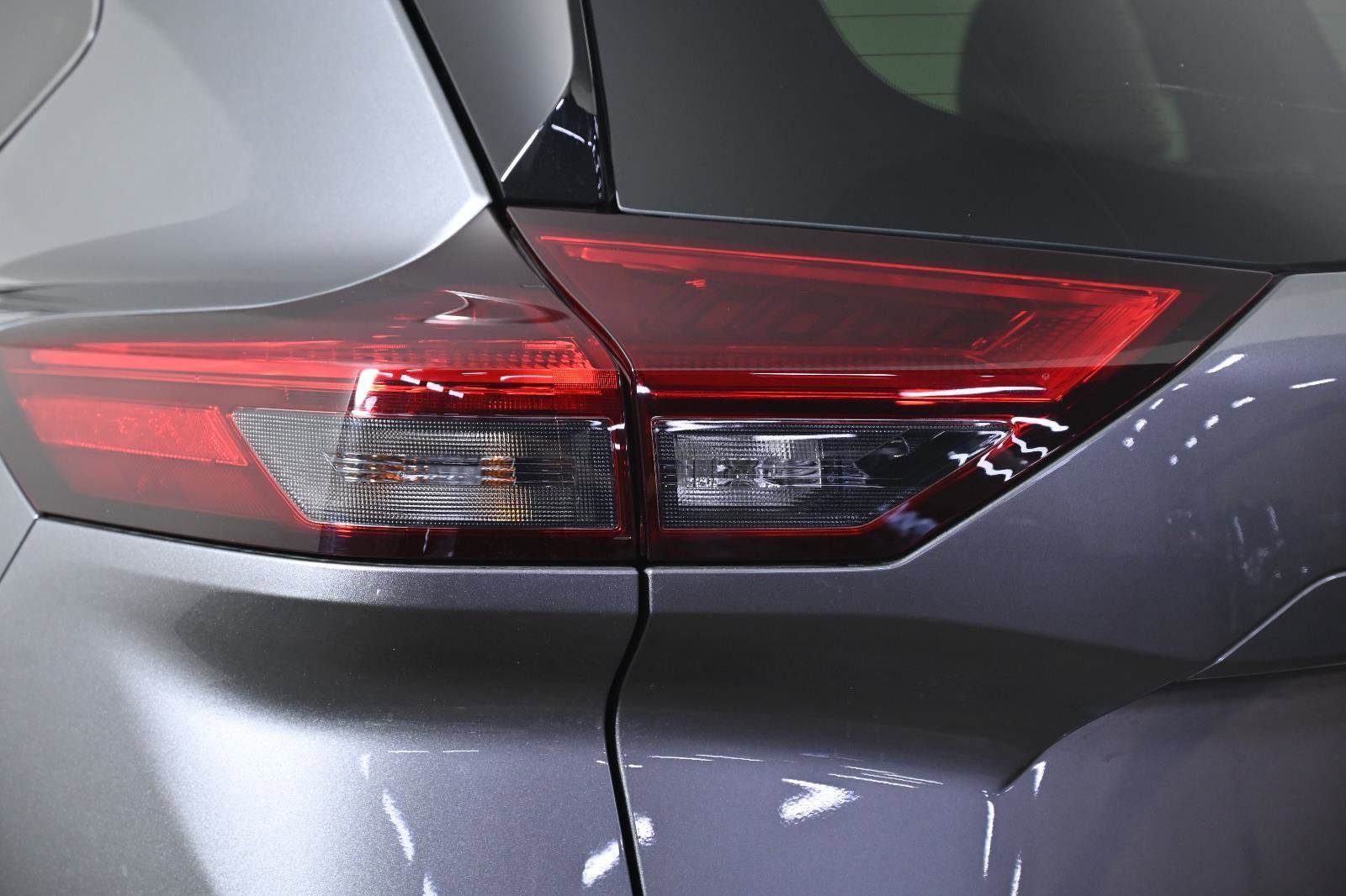 Used 2024 Nissan Rogue Platinum image 6