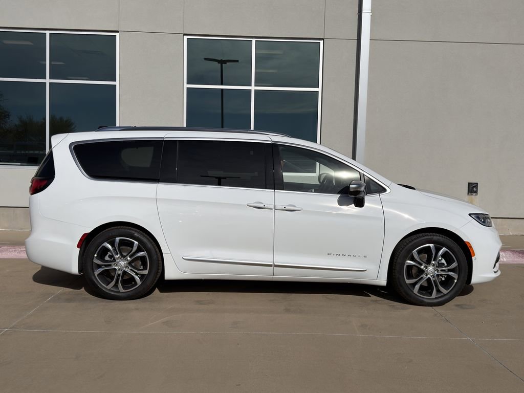 New 2026 Chrysler Pacifica Pinnacle image 4
