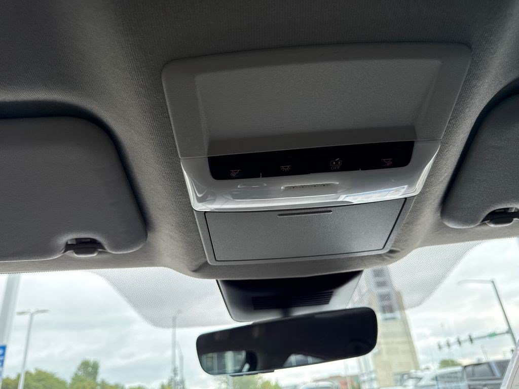 Used 2023 Nissan Sentra SR w/ Midnight Edition Package FWD image 31